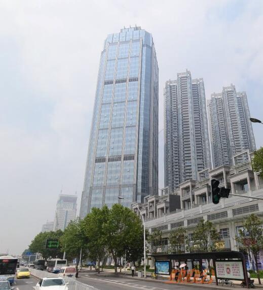 地铁站750米 步行12分钟项目是和记黄埔地产集团开发的武汉花楼街滨江
