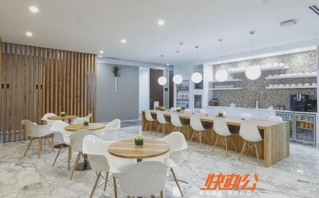 德事商务中心茶水间不仅是休憩更是新概念下的灵活办公空间变革